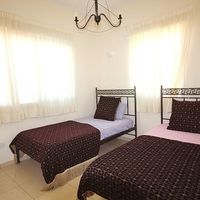 Вилла в большом городе, в горах, в пригороде, у моря на Кипре, Пафос, 150 кв.м.