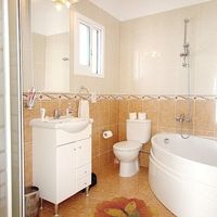 Вилла в большом городе, в горах, в пригороде, у моря на Кипре, Пафос, 150 кв.м.