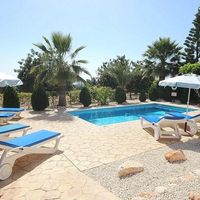 Villa in the suburbs, at the seaside in Republic of Cyprus, Eparchia Pafou, 140 sq.m.