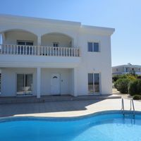 Villa in the suburbs, at the seaside in Republic of Cyprus, Eparchia Pafou, 195 sq.m.