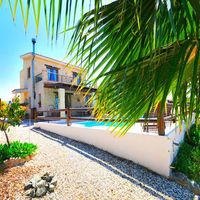 Villa in the mountains, in the suburbs, at the seaside in Republic of Cyprus, Eparchia Pafou, 140 sq.m.