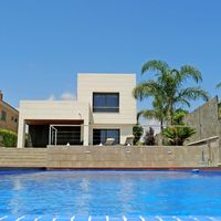 Villa in Spain, Catalunya, Sant Vicenc de Calders, 270 sq.m.