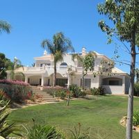 Вилла в пригороде в Португалии