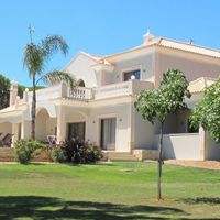 Вилла в пригороде в Португалии