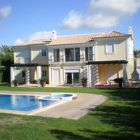 Вилла в пригороде в Португалии