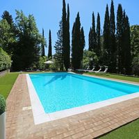 Villa in the mountains, by the lake, in the suburbs, in the forest in Italy, Siena, 900 sq.m.