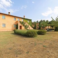 Villa in the mountains, at the spa resort, in the forest in Italy, Siena, 490 sq.m.