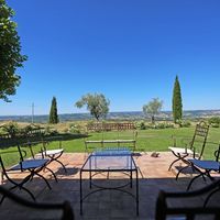 Villa in the mountains, by the lake, in the suburbs, in the forest in Italy, Umbria, Orvieto, 514 sq.m.