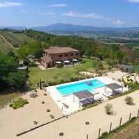 Villa in the mountains, at the spa resort, in the suburbs, in the forest in Italy, Umbria, 440 sq.m.