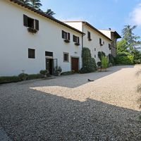 Hotel in the big city, in the mountains, in the suburbs, in the forest in Italy, Florence, 2900 sq.m.