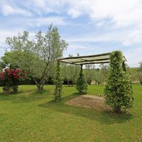 Villa in the mountains, in the village, at the spa resort, by the lake, in the forest in Italy, Siena, 655 sq.m.