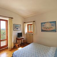 Villa in the mountains, in the village, at the spa resort, by the lake, in the forest in Italy, Siena, 655 sq.m.