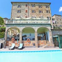 Отель (гостиница) в горах, в пригороде в Италии, Пиза, 450 кв.м.