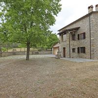 Villa in the mountains, in the village, by the lake, in the forest in Italy, Siena, 135 sq.m.