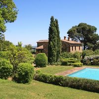 Villa in the mountains, at the spa resort, in the suburbs, in the forest in Italy, Siena, 410 sq.m.