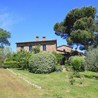 Villa in the mountains, at the spa resort, in the suburbs, in the forest in Italy, Siena, 410 sq.m.
