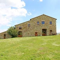 Villa in the mountains, at the spa resort, in the suburbs, in the forest in Italy, Siena, 440 sq.m.