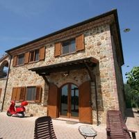 Villa in the mountains, in the suburbs, in the forest in Italy, Siena, 266 sq.m.