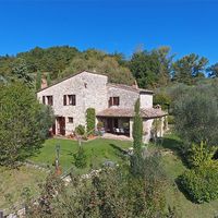 Elite real estate in the mountains, in the suburbs, in the forest in Italy, Siena, 200 sq.m.