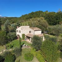 Elite real estate in the mountains, in the suburbs, in the forest in Italy, Siena, 200 sq.m.