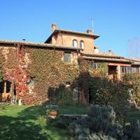 Villa in the mountains, in the village, by the lake, in the forest in Italy, Umbria, 500 sq.m.