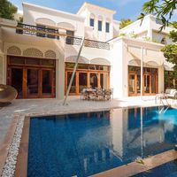 Villa in the suburbs in United Arab Emirates, Dubai, 1386 sq.m.