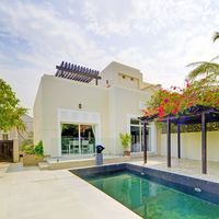 Villa in the suburbs in United Arab Emirates, Dubai, 246 sq.m.