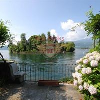 Villa in Italy, Tronzano Lago Maggiore, 450 sq.m.