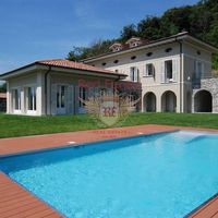 Villa in Italy, Tronzano Lago Maggiore, 505 sq.m.