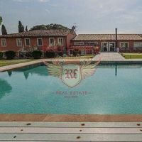 Other commercial property in Italy, Abruzzo, 608 sq.m.