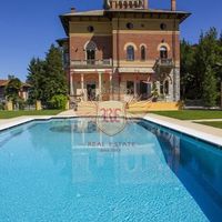 Villa in Italy, Tronzano Lago Maggiore, 450 sq.m.