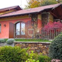 Вилла в Италии, Тронцано-Лаго-Маджоре