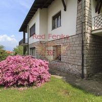 Villa in Italy, Tronzano Lago Maggiore, 350 sq.m.