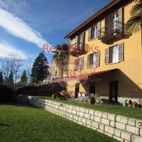 Villa in Italy, Tronzano Lago Maggiore, 305 sq.m.