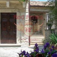 Villa in Italy, Abruzzo, 600 sq.m.