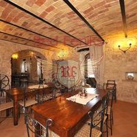 Villa in Italy, Abruzzo, 600 sq.m.