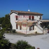 Villa in Italy, Abruzzo, 400 sq.m.