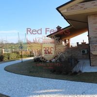 Villa in Italy, Abruzzo, 800 sq.m.