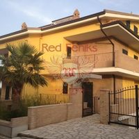 Villa in Italy, Abruzzo, 265 sq.m.
