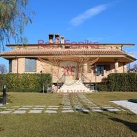 Villa in Italy, Abruzzo, 800 sq.m.