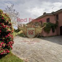 Вилла в Италии, Тронцано-Лаго-Маджоре, 436 кв.м.