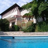 Вилла в Италии, Тронцано-Лаго-Маджоре, 700 кв.м.