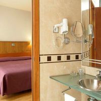 Отель (гостиница) в большом городе в Испании, Каталония, Барселона, 1200 кв.м.