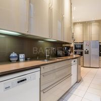 Flat in France, Paris, 157 sq.m.