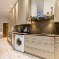 Flat in France, Paris, 157 sq.m.