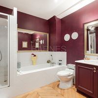 Flat in France, Paris, 196 sq.m.