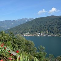 Вилла у озера, в пригороде в Швейцарии, Тичино, 250 кв.м.