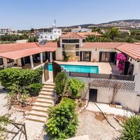 Bungalow in Republic of Cyprus, Eparchia Pafou, 215 sq.m.