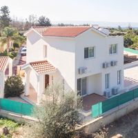 Вилла на Кипре, Полис