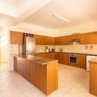 Вилла на Кипре, Полис